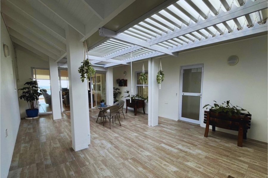 5 Bedroom Property for Sale in Shelley Point Western Cape